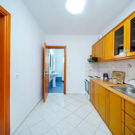 Hollywood Villa * Potos