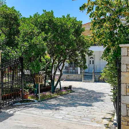 Hollywood Villa