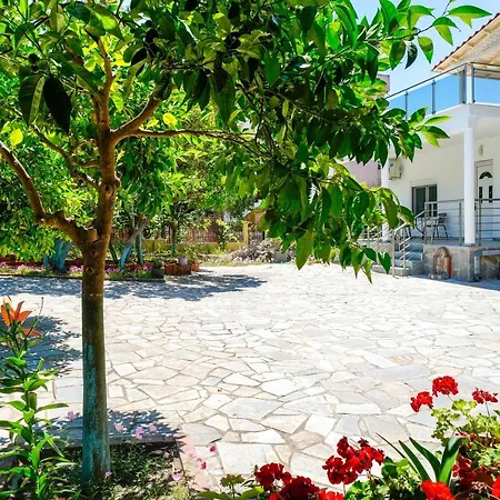 Hollywood Villa *